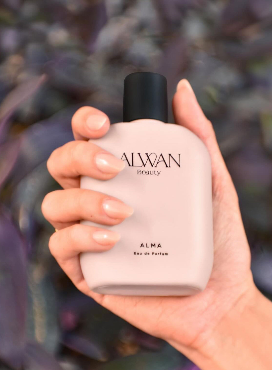 How to Choose the Right Perfume for Your Skin Type: A Guide to Long-Lasting Fragrance